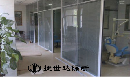 部分隔断工程近期顺利完工